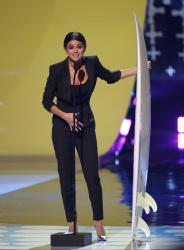 Selena Gomez - At the FOX's 2014 Teen Choice Awards, August 10, 2014 - 393xHQ I6hZUlTK