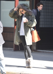 Sienna Miller - Out and about in New York City - February 11, 2015 (30xHQ) JIUlcug6