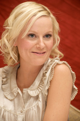Amy Poehler - Baby Mama press conference portraits by Vera Anderson (April 14, 2008) - 10xHQ JhihvnXN