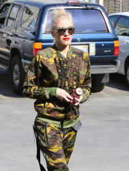 Gwen Stefani - Out and about in LA, 19 января 2015 (24xHQ) JuC9hE6h