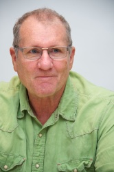 Ed O'Neill - Modern Family press conference portraits by Vera Anderson (Los Angeles, October 11, 2012) - 7xHQ K6yFlmiM