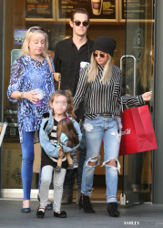 Ashley Tisdale - Leaving Coffee Bean & Tea Leaf with Mikayla, Chris and Lisa in West Hollywood - February 17, 2015 (22xHQ) KFh6qPRu
