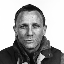Daniel Craig - Unkown Photoshoot - 5xHQ LoBiINdw