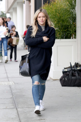 Hilary Duff - Out and about in Beverly Hills, 10 января 2015 (5xHQ) LoyIhC9d
