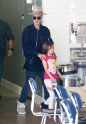 Justin Bieber - Seen out with Jazmyn in Los Angeles, California (2015.04.23) - 24xHQ MYbHcLOE