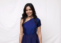 Freida Pinto - "Rise Of The Planet Of The Apes" press conference portraits by Armando Gallo (New York, July 31, 2011) - 14xHQ NcJ403ws