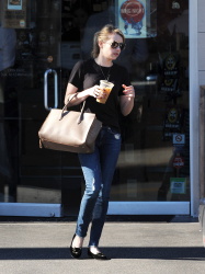 Emma Roberts - Out and about in LA, 5 января 2015 (11xHQ) OGaK8Puv
