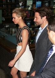 Jennifer Lawrence и Bradley Cooper - Attends a screening of 'Serena' hosted by Magnolia Pictures and The Cinema Society with Dior Beauty, Нью-Йорк, 21 марта 2015 (449xHQ) OQ6sbMQD