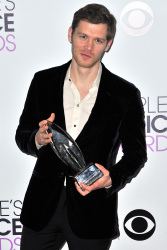 Joseph Morgan, Persia White - 40th People's Choice Awards held at Nokia Theatre L.A. Live in Los Angeles (January 8, 2014) - 114xHQ OjFOzEp4