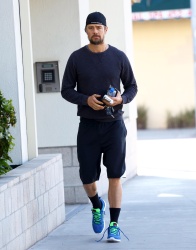 Josh Duhamel - spotted on his way to the gym in Santa Monica - March 5, 2015 - 10xHQ OzRahEYd
