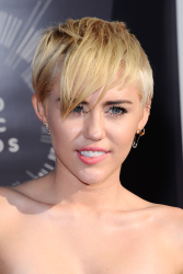 Miley Cyrus - 2014 MTV Video Music Awards in Los Angeles, August 24, 2014 - 350xHQ P2KUeWe1