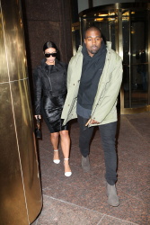 Kim Kardashian and Kanye West - Out and about in New York City, 8 января 2015 (54xHQ) QPZNK2th