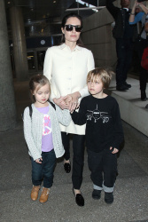 Angelina Jolie - LAX Airport - February 11, 2015 (185xHQ) QmwbJDUl