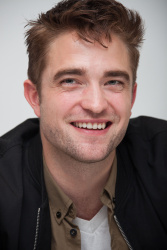 Robert Pattinson - The Rover press conference portraits by Herve Tropea (Los Angeles, June 12, 2014) - 11xHQ Rr4HHpDe