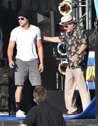 Zac Efron & Robert De Niro - On the set of Dirty Grandpa in Tybee Island,Giorgia 2015.04.30 - 140xHQ SY7A7UrR