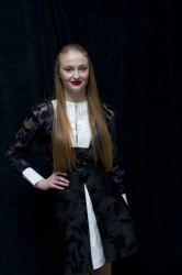 Sophie Turner - Game Of Thrones press conference portraits by Magnus Sundholm (New York, March 19, 2014) - 12xHQ T4n7Js3g