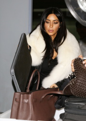 Kanye West - Kim Kardashian & Kanye West - At LAX Airport in Los Angeles, 7 января 2015 (68xHQ) TMBW1QzY