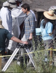 Tom Cruise - on the set of 'Oblivion' in Mammoth Lakes, California - July 11, 2012 - 18xHQ TfUclWbS