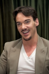 Jonathan Rhys Meyers - Jonathan Rhys Meyers - Dracula press conference portraits by Vera Anderson (Budapest, April 8, 2013) - 12xHQ TyWGih1F
