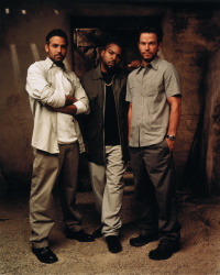 Mark Wahlberg - George Clooney, Mark Wahlberg, Ice Cube - "Three Kings (Три короля)", 1999 (12xHQ) U9yuRCfT