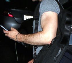 Ian Somerhalder - Arrives at Chateau Marmont in Hollywood (April 30, 2014) - 7xHQ UjbsWSLv