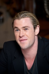 Chris Hemsworth - Snow White And The Huntsman press conference portraits by Vera Anderson (West Suffex, May 13, 2012) - 10xHQ Ulf6eqzL
