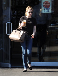 Emma Roberts - Out and about in LA, 5 января 2015 (11xHQ) Uq8wrQTi
