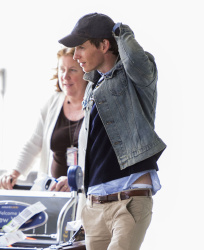 Eddie Redmayne - Arriving at JFK airport in NYC - May 1, 2015 - 7xHQ UzRB4IxS