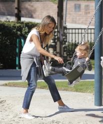 Jessica Alba - Jessica and her family spent a day in Coldwater Park in Los Angeles (2015.02.08.) (196xHQ) VeagjoLF