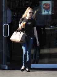 Emma Roberts - Out and about in LA, 5 января 2015 (11xHQ) VmRGaNT6