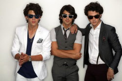 The Jonas Brothers - Teen Choice Awards Portraits, 2008.08.03 - 3xHQ WnvADLr5