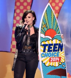 Demi Lovato and Cher Lloyd - Performing Really Don't Care at the Teen Choice Awards. August 10, 2014 - 45xHQ Xax9LZvF