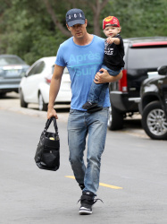 Josh Duhamel - Out for breakfast with his son in Brentwood - April 24, 2015 - 34xHQ Xs1RFywo