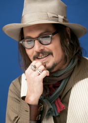 Johnny Depp - "The Tourist" press conference portraits by Armando Gallo (New York, December 6, 2010) - 31xHQ YjP6XSYc